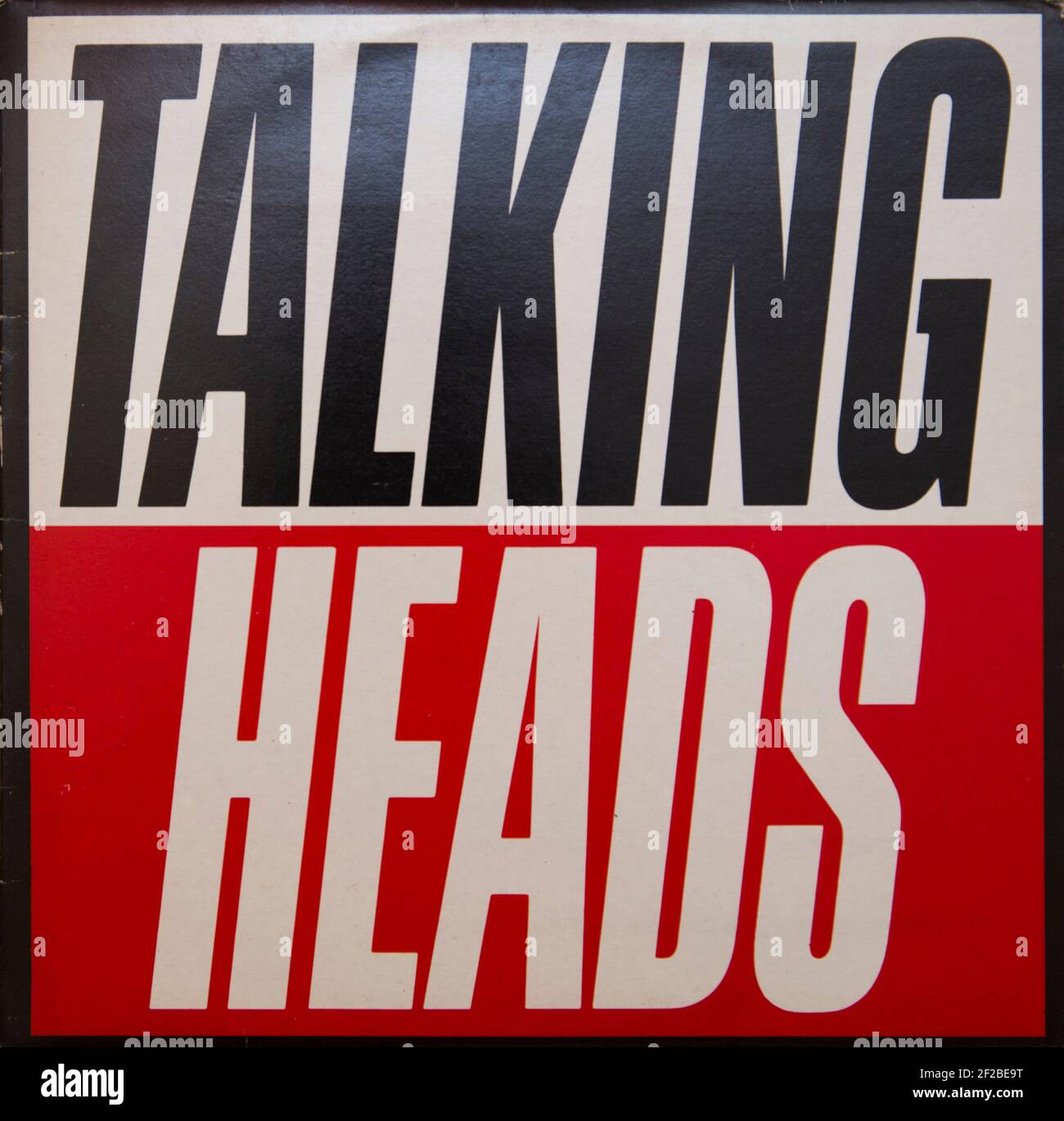 BELGRADO, SERBIA - 23 OTTOBRE 2019: Copertina dell'album in vinile True Stories di Talking Heads. È il loro settimo album in studio pubblicato il 15 settembre 1 Foto Stock
