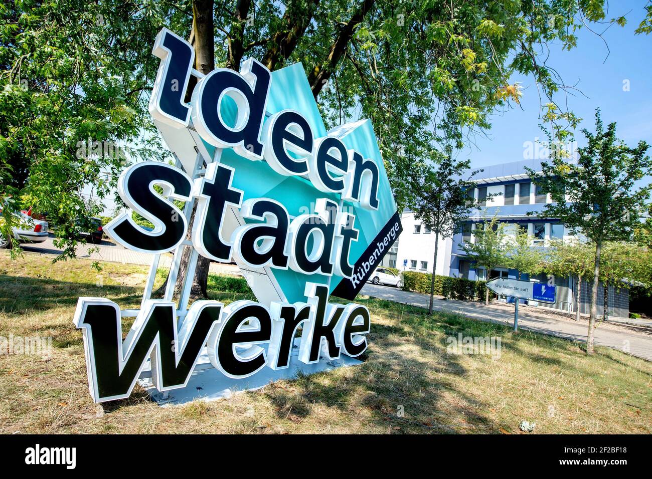 Neustadt am Ruebenberge, Germania. 12 agosto 2020. Un cartello di fronte alla zona delle utenze municipali di Neustadt am Ruebenberge (Germania), 12 agosto 2020. Credit: dpa/Alamy Live News Foto Stock