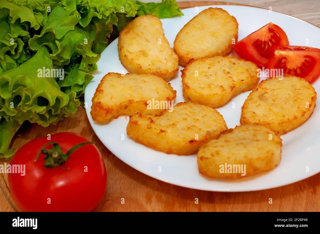 Frittelle di patate al forno e pomodoro Foto Stock