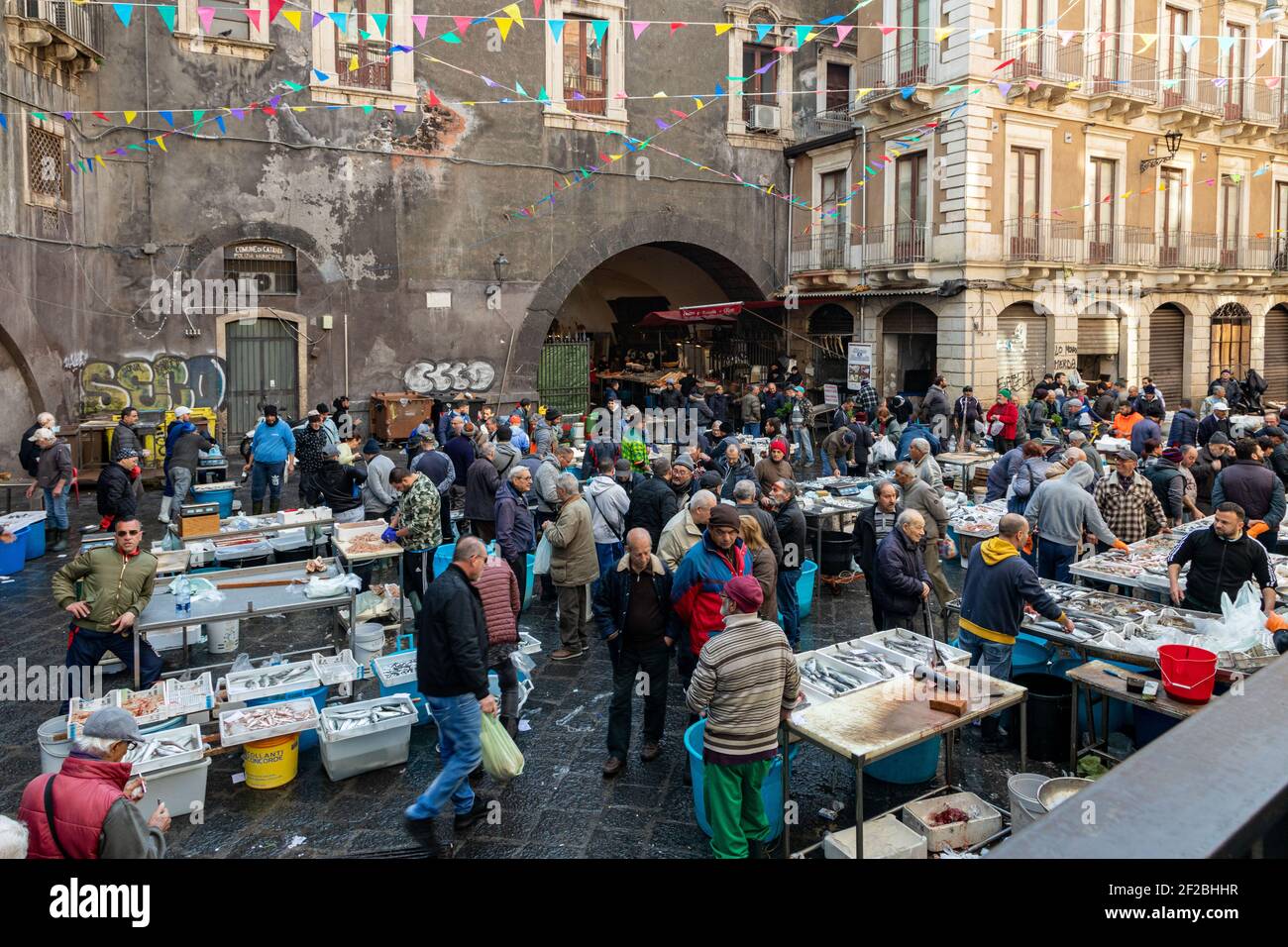 Pescheria di Catania, vivace mercato del pesce e del pesce, Catania Sicilia Italia Foto Stock