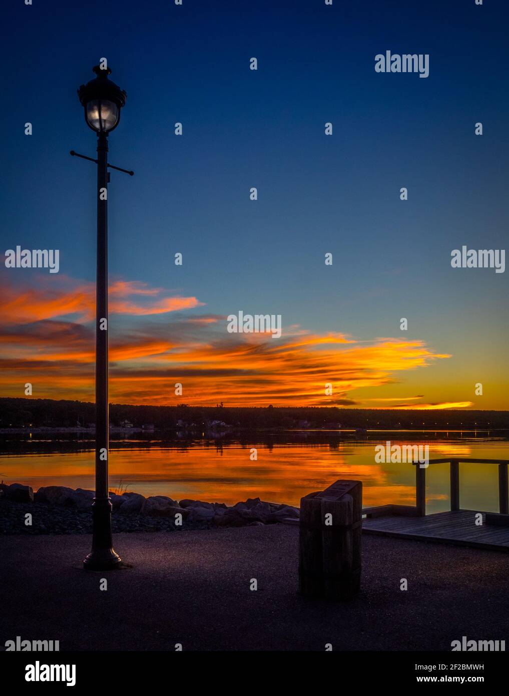 Incantevole cielo al tramonto sul porto di Liverpool in Nuova Scozia, Canada Foto Stock
