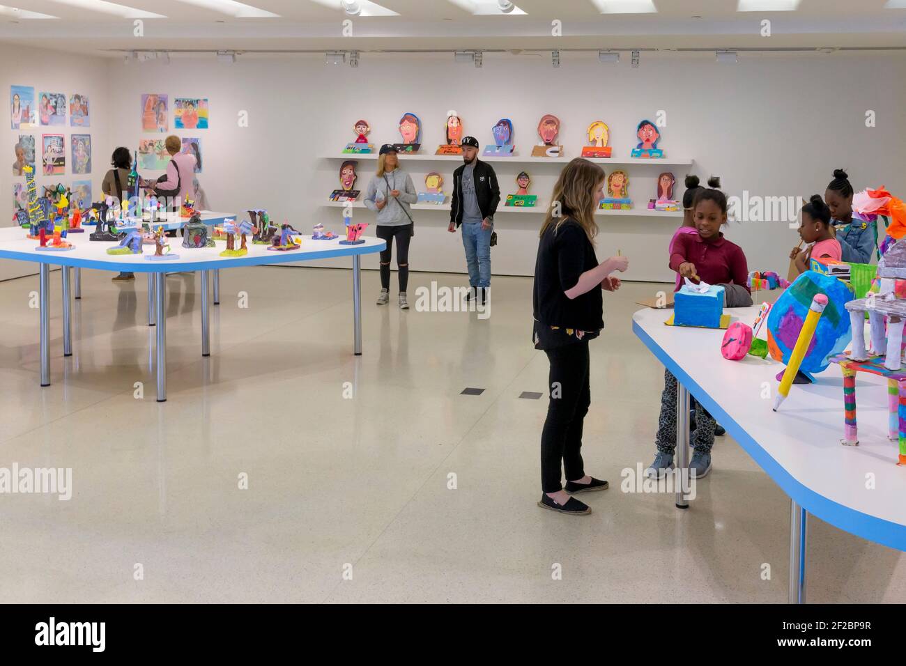 Un anno con bambini 2017, Solomon R Guggenheim Museum, Manhattan, New York City, Stati Uniti d'America, America del Nord Foto Stock