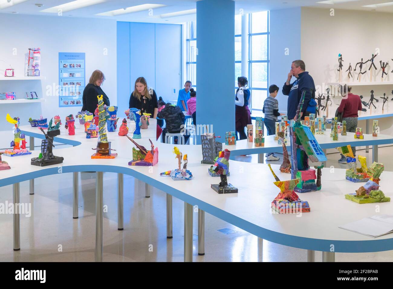 Un anno con bambini 2017, Solomon R Guggenheim Museum, Manhattan, New York City, Stati Uniti d'America, America del Nord Foto Stock