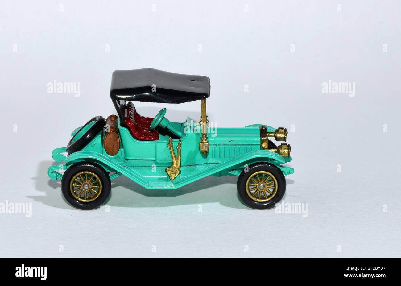 Giocattolo pressofuso modello di un Green 1911 Maxwell Roadster A. Matchbox Yesteryear Y-14 prodotto da Lesney con sfondo bianco Foto Stock