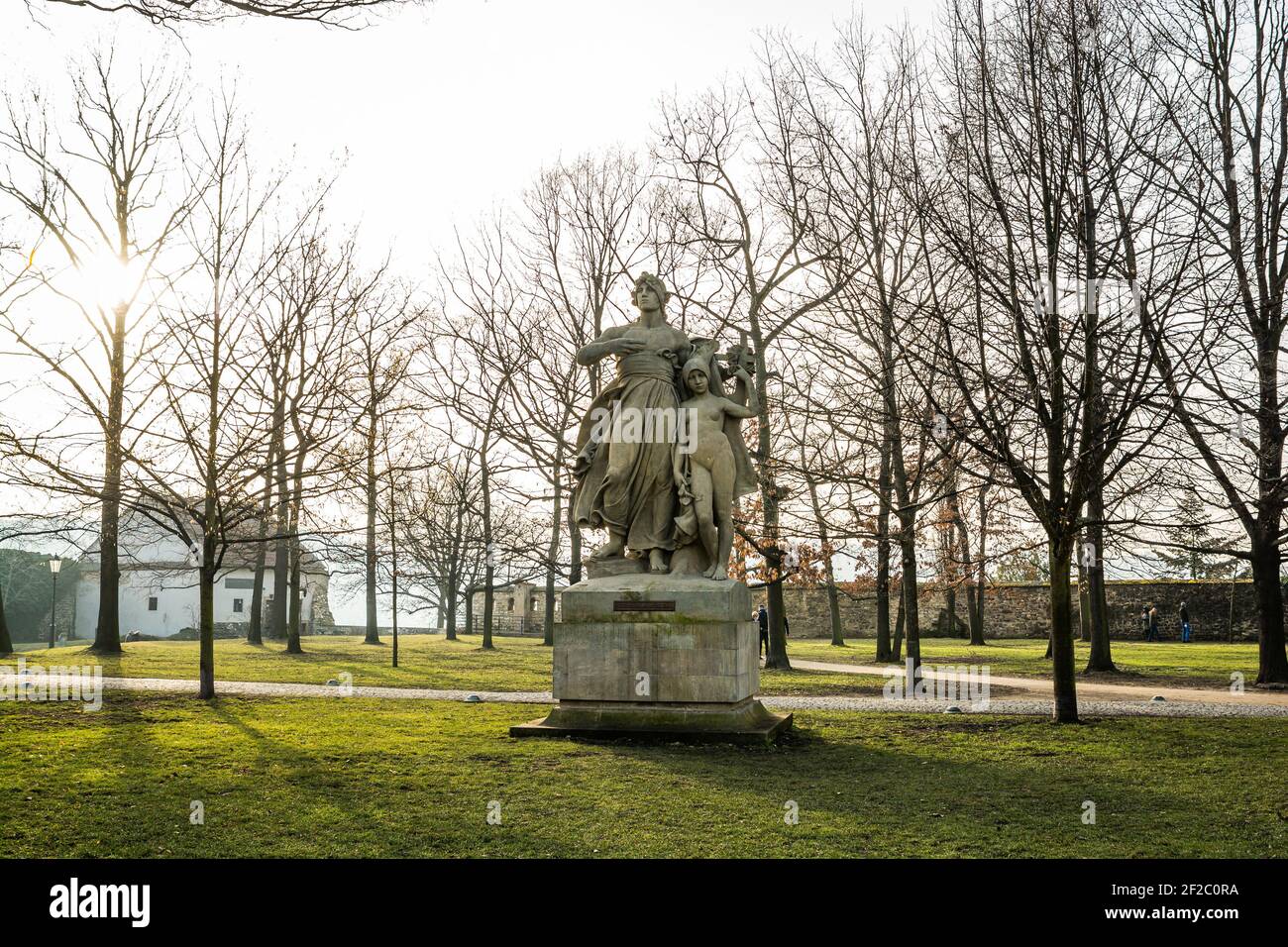 Praga, repubblica Ceca - 24 Febbraio 2021. Statue storiche di leggende nel parco di Vysehrad - Lumir a Pisen Foto Stock