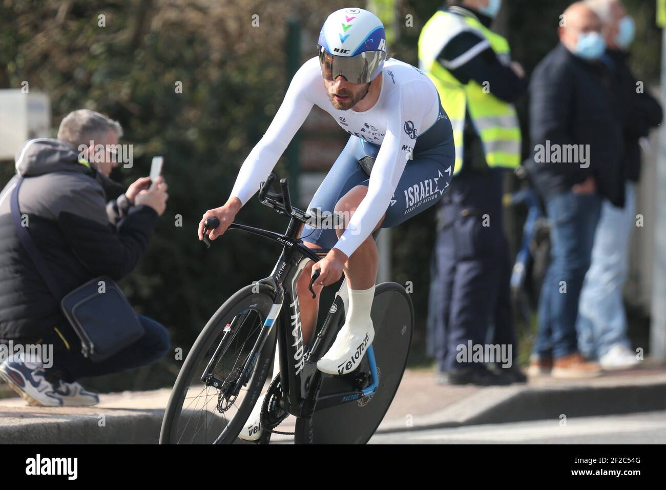 ZABEL Rick di Israele Start-Up Nation durante la Parigi-Nizza 2021, gara ciclistica fase 3, Time Trial, Gien - Gien (14,4 km) a Gien, Francia - Foto Laurent Lairys / MAXPPP Foto Stock