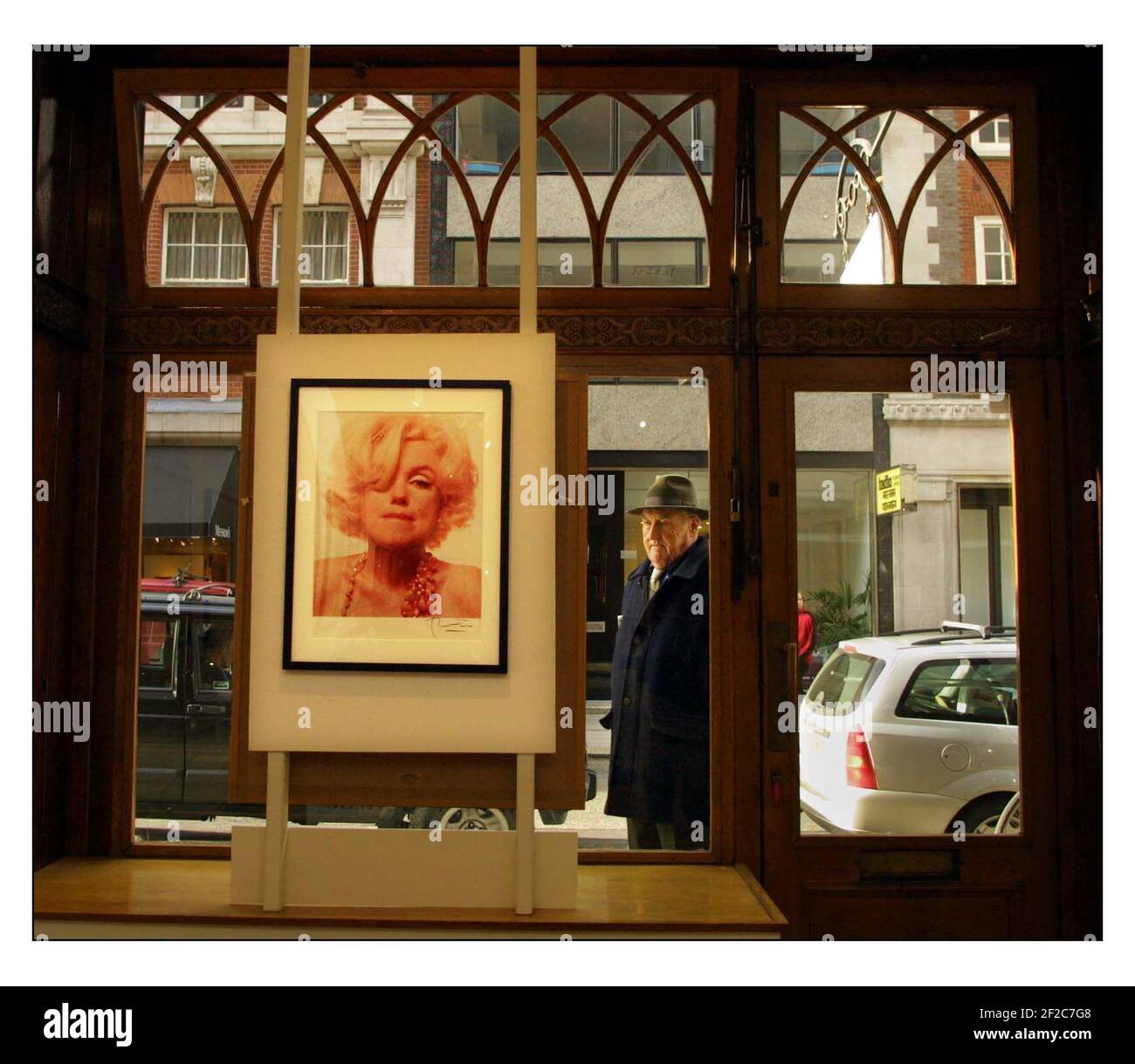 Una rara stampa intatta dell'ultima seduta sei settimane prima della sua morte....... Fotografie uniche di Marilyn Monroe saranno esposte per la prima volta a Londra dal 12 al 16 febbraio presso Gallery 27 Cork Street. La collezione DI BELLEZZA SENZA TEMPO presenta fotografie di George Barris, Bert Stern, Tom Kelley, Milton Green e Lazio Willinger. pic David Sandison 12/2/2002 Foto Stock