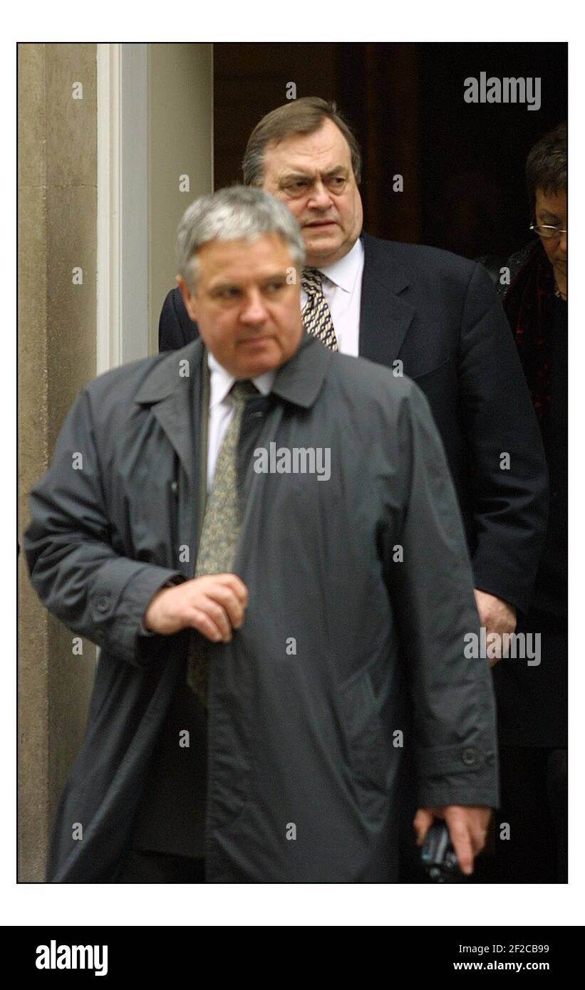 Gabinetto di guerra in Downing st 1/4/2003........ Guerra Gabinetto Arribin e lasciare Downing st.John Prescott pic David Sandison 1/4/2003 Foto Stock