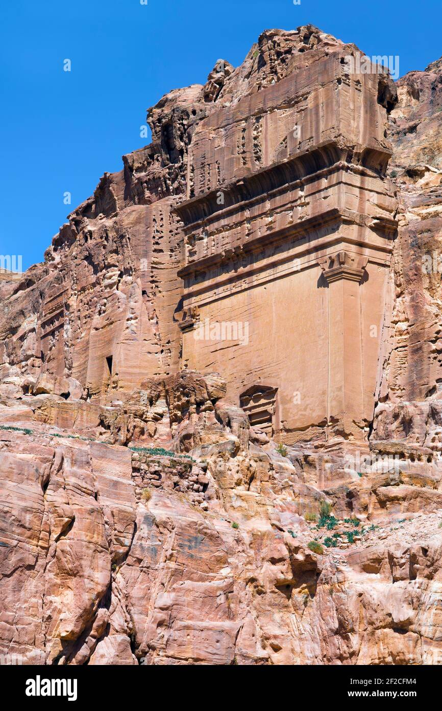 Le tombe di roccia reale a Petra, la capitale dei Nabatei, Giordania Foto Stock