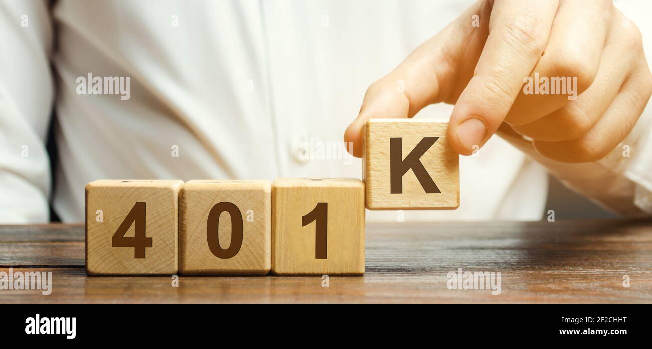 Blocchi di legno 401K. Piano pensionistico privato. Qualificato in materia fiscale. Concetto di business e finanza. Piano Di Pensionamento. Risparmi, risparmi Foto Stock