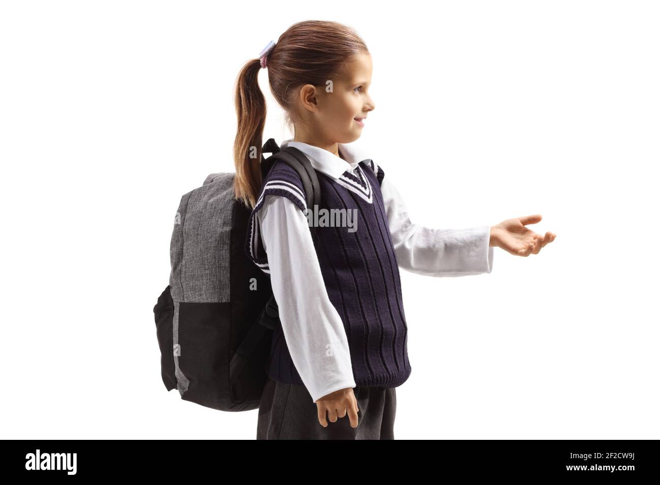 Studentessa in attesa di prendere qualcosa con la mano isolata sfondo bianco Foto Stock