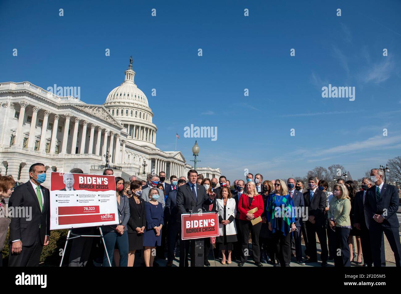 Il rappresentante degli Stati Uniti Jodey Arrington (Repubblicano del Texas) è Unito da altri membri della Camera Repubblicana mentre offre osservazioni durante una conferenza stampa sulla situazione al confine meridionale degli Stati Uniti, presso il Campidoglio degli Stati Uniti a Washington, DC, giovedì 11 marzo 2021. Credit: Rod Lamkey/CNP | utilizzo in tutto il mondo Foto Stock