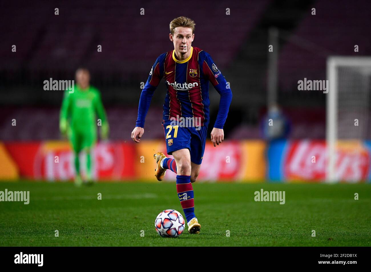 Barcellona, Spagna - 08 dicembre 2020: Frenkie de Jong del FC Barcellona in azione durante la partita di calcio del gruppo G UEFA Champions League tra FC Barcellona e Juventus. La Juventus FC ha vinto nel 3-0 il FC Barcelona. Credit: Nicolò campo/Alamy Live News Foto Stock