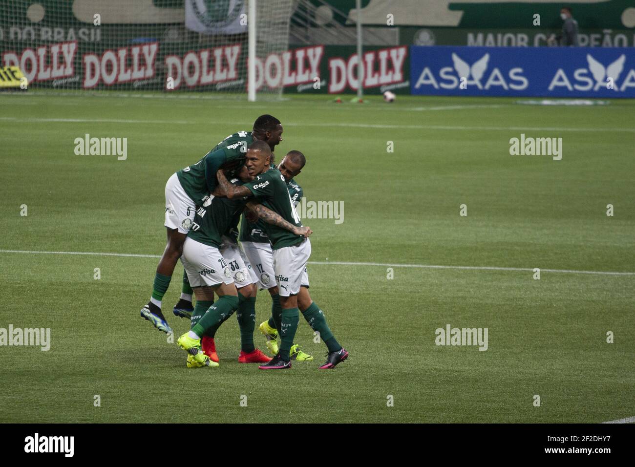 San Paolo, Brasile. 11 Marzo 2021. Sao Paulo (SP), 11/03/2021 Ã¢â‚¬' FUTEBOL/CAMPEONATO PAULISTA SERIA A1/PALMEIRAS/SAO CAETANO - Lucas Lima do Palmeiras faz o gol e comemora, contra o Sao Caetano, que se enfrentam pela primeira rodada do Campeonato Paulista da serie A1, no Allianita/alnota alnota/alnota live News Foto Stock