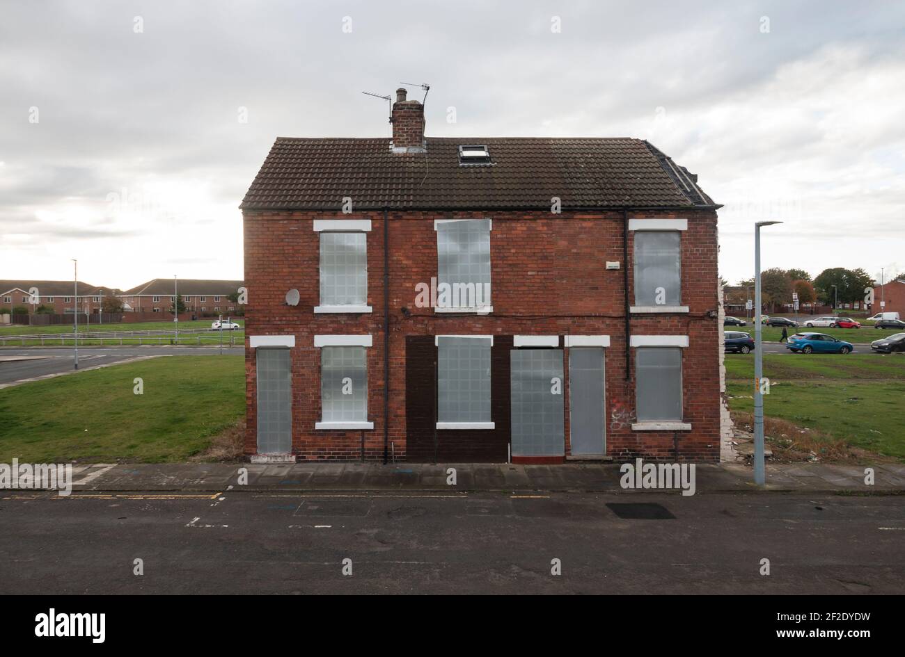 Si è imbarcato su alloggi in attesa di demolizione a Gresham, Middlesbrough. Foto Stock