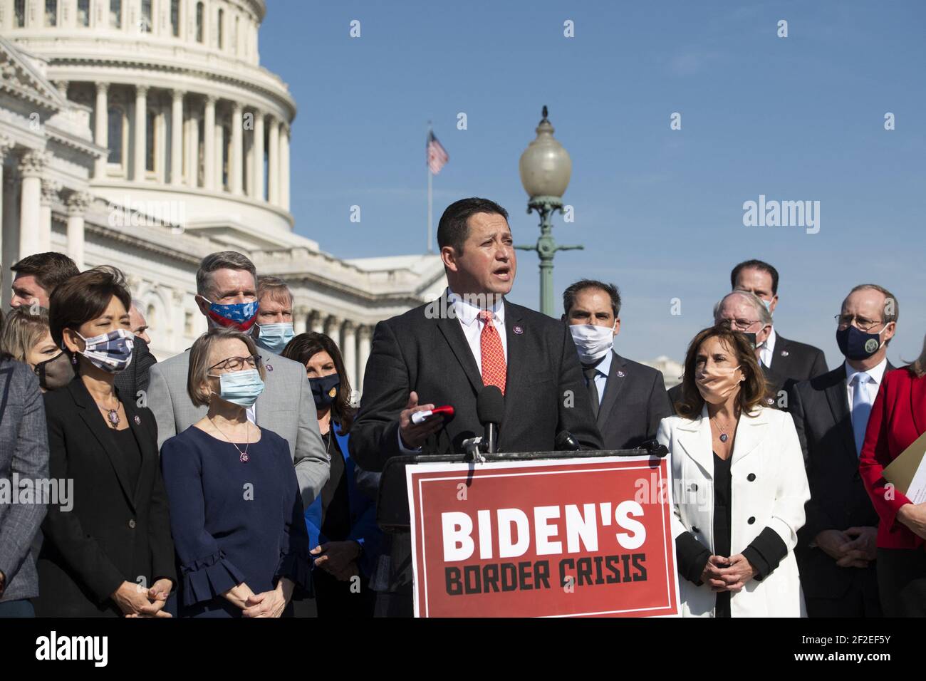 Il rappresentante degli Stati Uniti Tony Gonzales (Repubblicano del Texas) è Unito da altri membri della Camera Repubblicana mentre offre le osservazioni durante una conferenza stampa sulla situazione al confine meridionale degli Stati Uniti, al Campidoglio degli Stati Uniti a Washington, DC, USA? Giovedì 11 marzo 2021. Foto di Rod Lamkey/CNP/ABACAPRESS.COM Foto Stock
