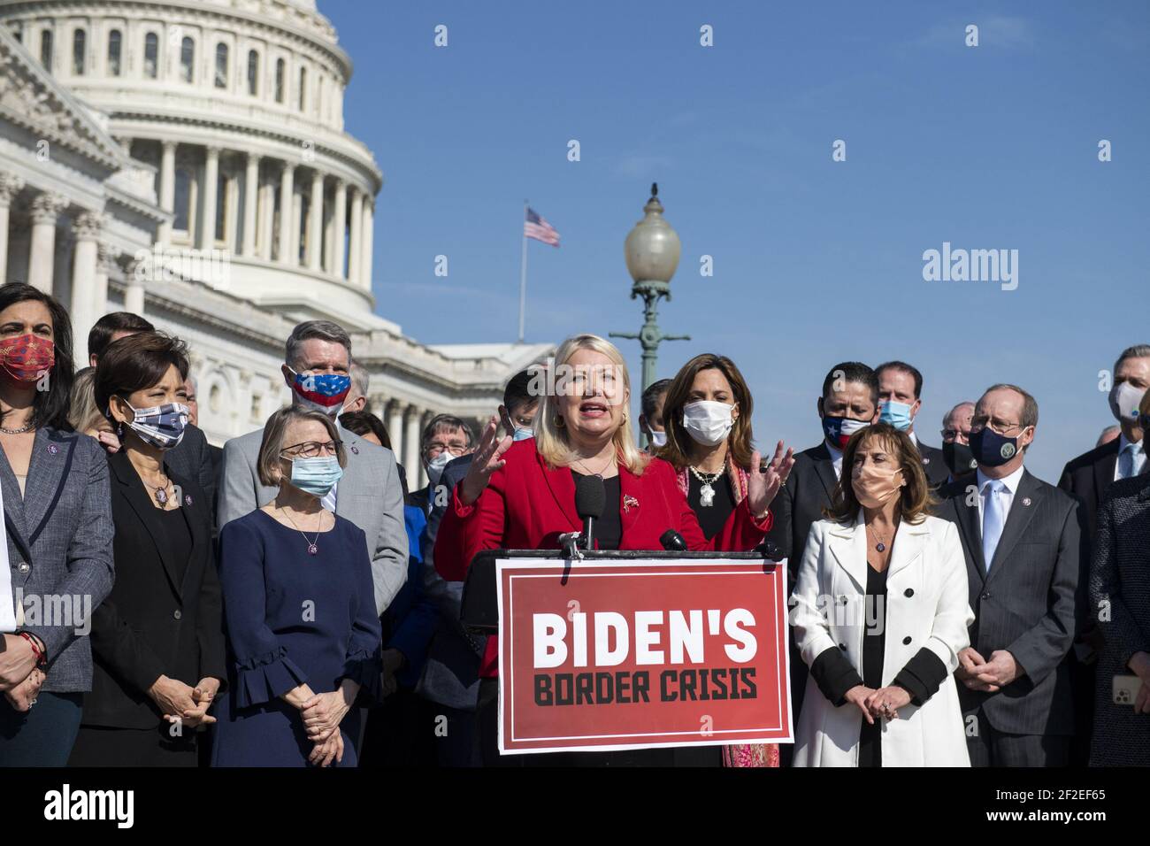 Debbie Lesko (Repubblicano dell'Arizona), rappresentante degli Stati Uniti, si unisce ad altri membri della Camera Repubblicana, mentre offre commenti durante una conferenza stampa sulla situazione al confine meridionale degli Stati Uniti, al Campidoglio degli Stati Uniti a Washington, DC, USA? Giovedì 11 marzo 2021. Foto di Rod Lamkey/CNP/ABACAPRESS.COM Foto Stock