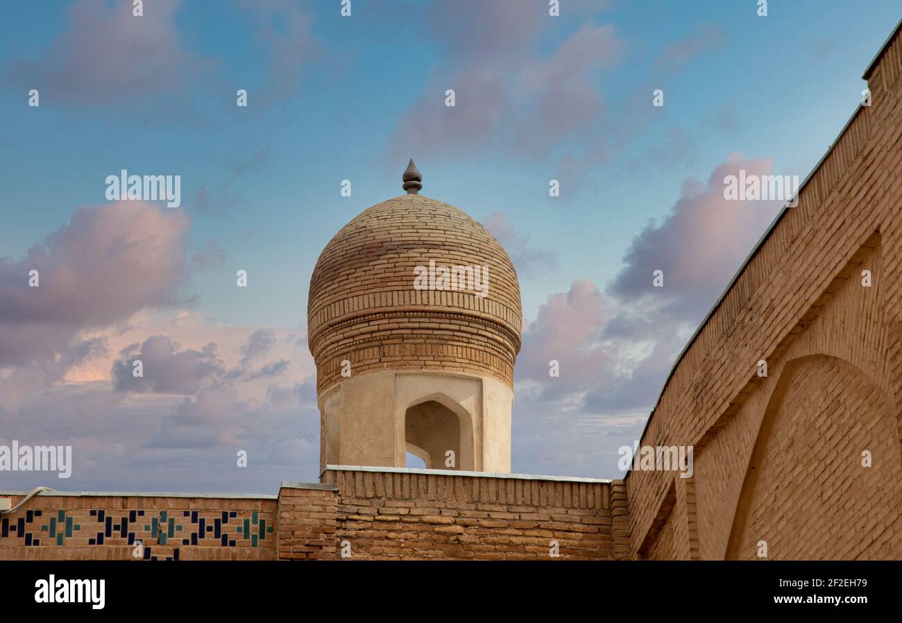 Il Registan era il cuore dell'antica città di Samarcanda dell'Impero Timuride, ora in Uzbekistan. Foto Stock