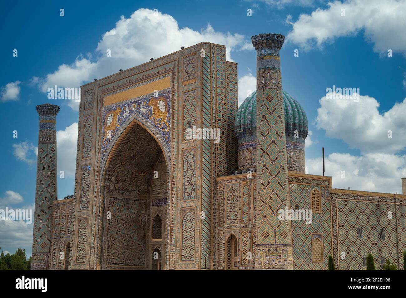 Il Registan era il cuore dell'antica città di Samarcanda dell'Impero Timuride, ora in Uzbekistan. Foto Stock