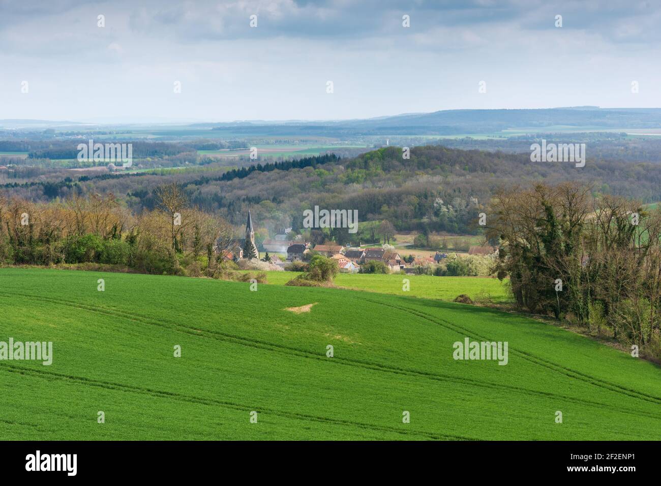 Le viste e il punto di vista che si affaccia su Campagna ed ex villaggio di Craonne lungo il Chemin des Dames Foto Stock