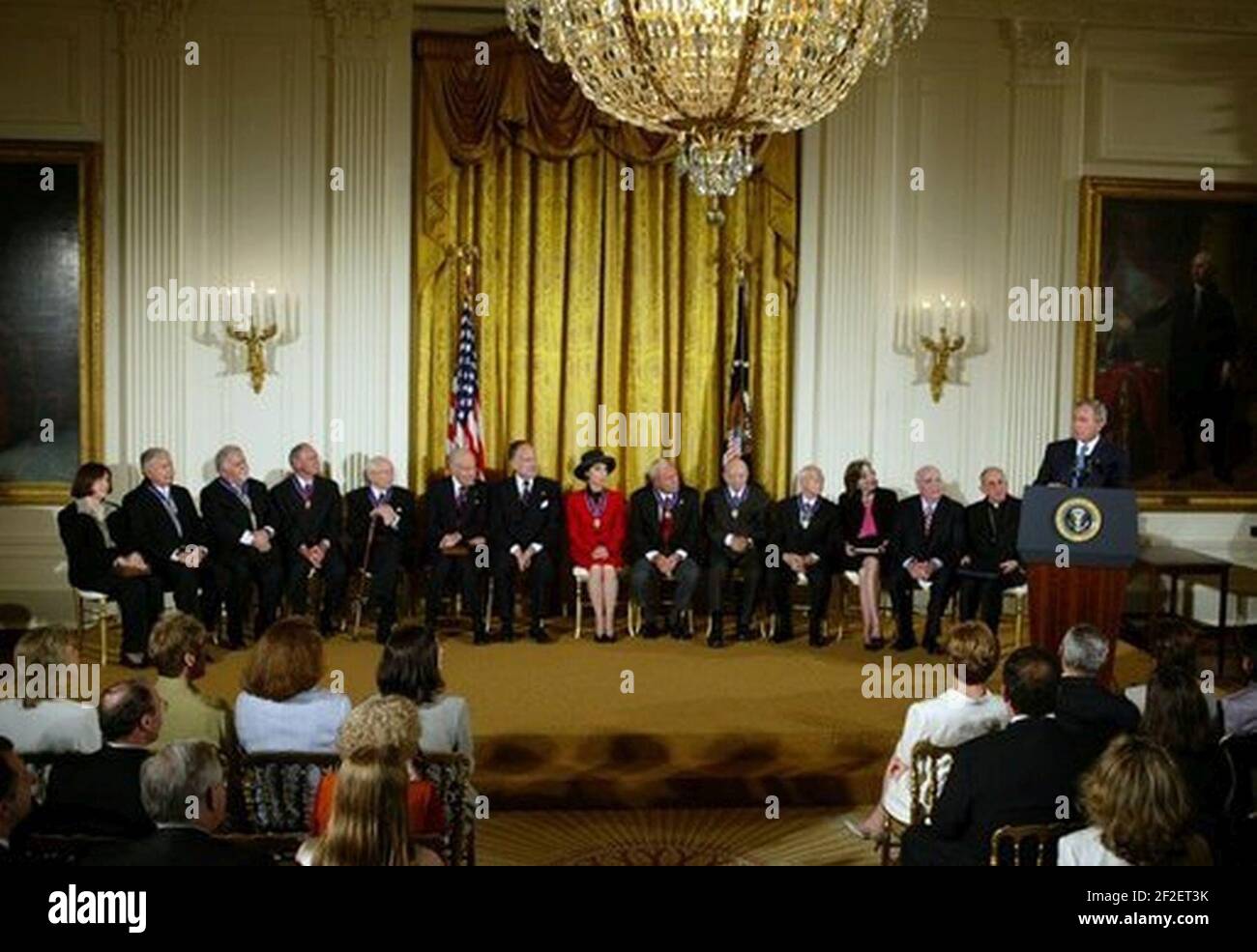 Il presidente Bush presenta la medaglia presidenziale della libertà. Foto Stock