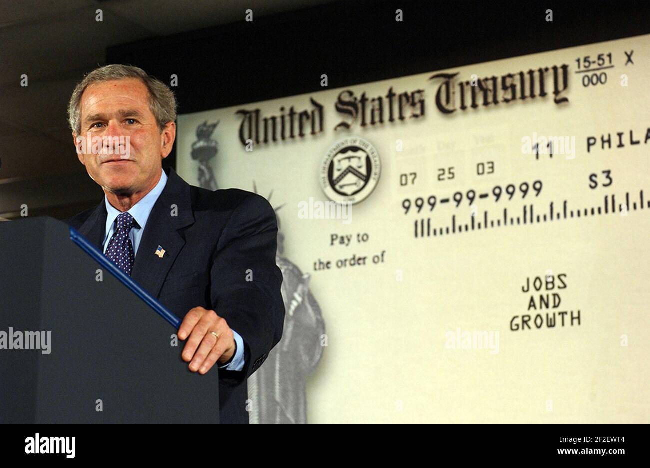 Il presidente George W. Bush Osservazioni sull'economia e sul credito d'imposta sui figli. Foto Stock