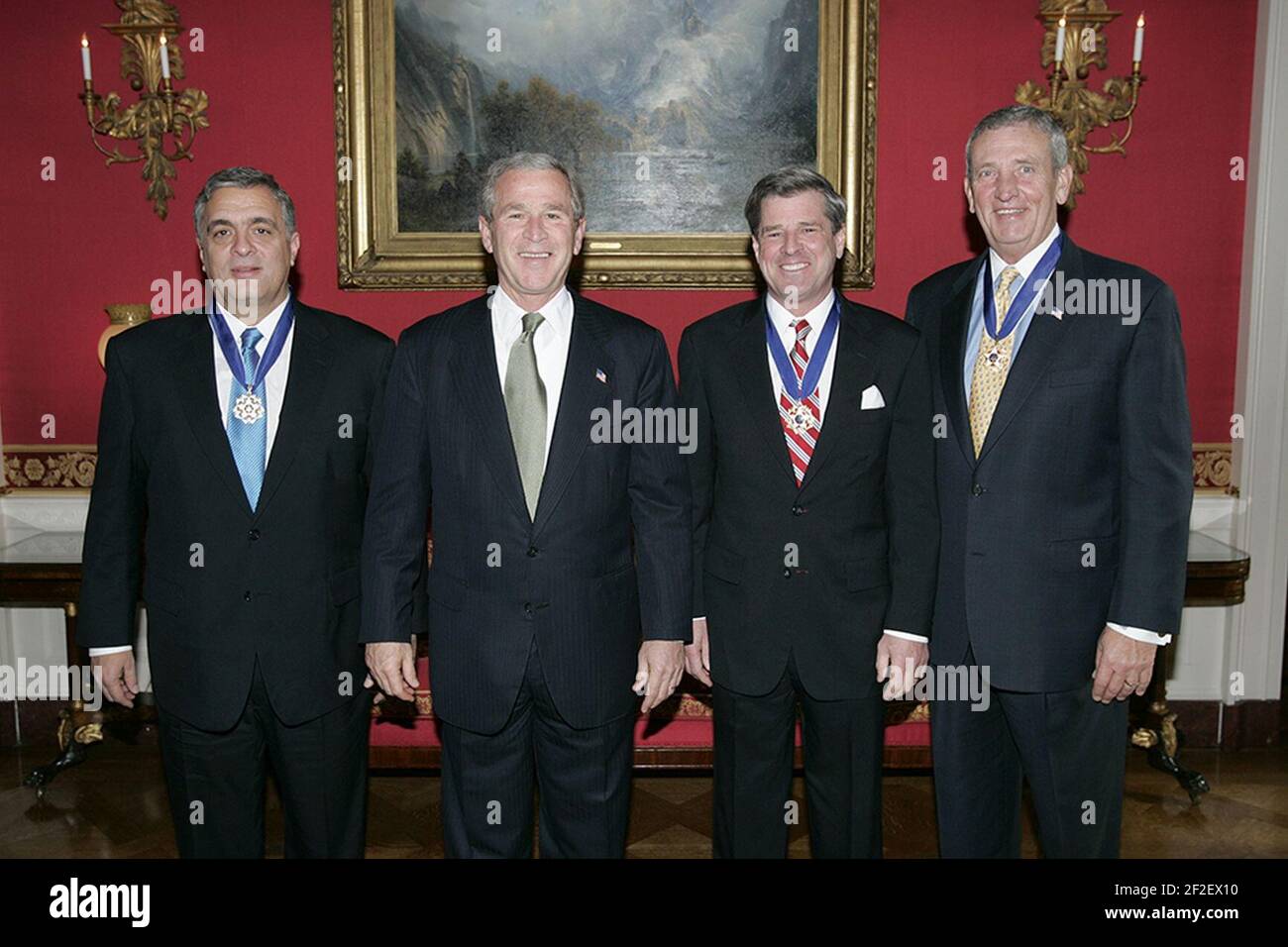 Il presidente George W. Bush con i destinatari della medaglia presidenziale della libertà. Foto Stock