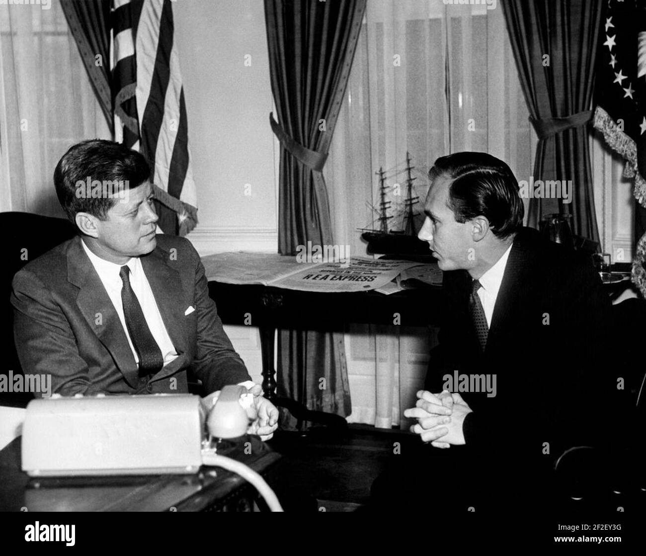 Il presidente John F. Kennedy incontra l'Aga Khan IV, il principe Karim al-Husseini (01). Foto Stock
