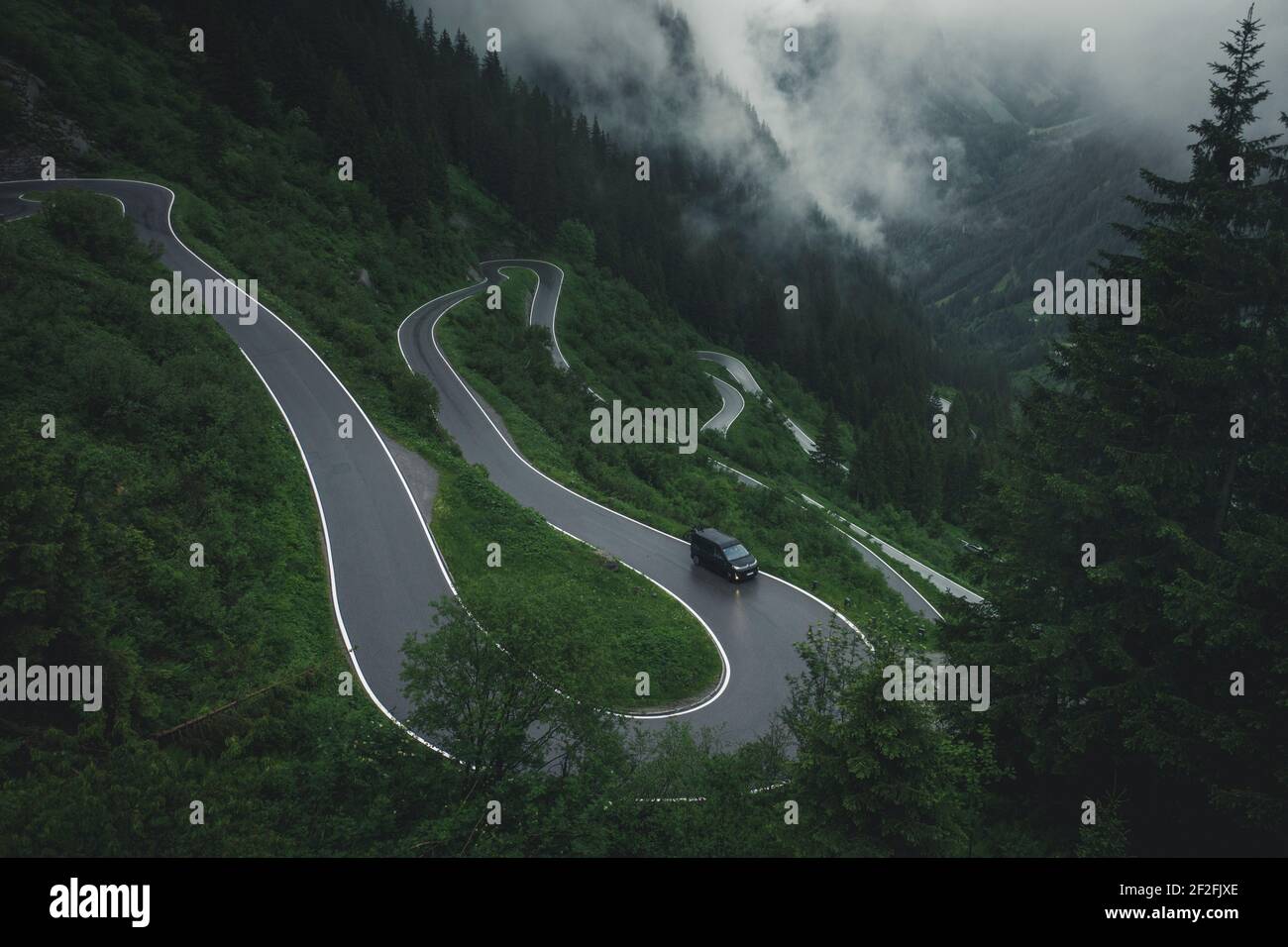 Camping RoadTrip - vacanze estive con il cane - viaggiare con Il camper in Europa Foto Stock