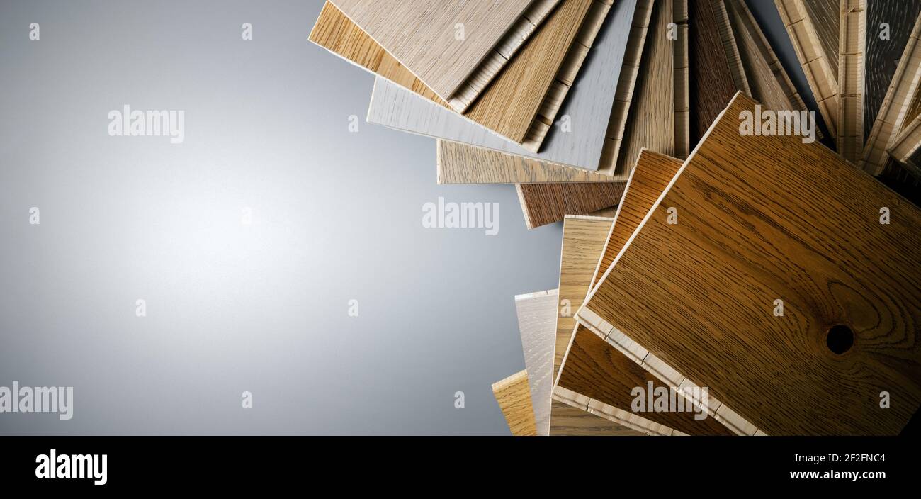 materiale di rivestimento in legno campioni su sfondo grigio. spazio di copia per striscioni Foto Stock