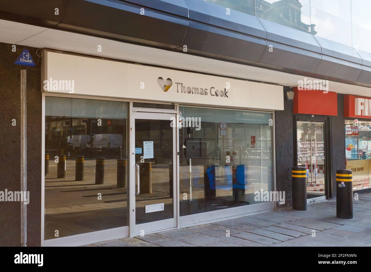 Newcastle upon Tyne Regno Unito: 6 marzo 2021: Agenti di viaggio chiusi (Thomas Cook) su High Street (Northumberland Street) Foto Stock