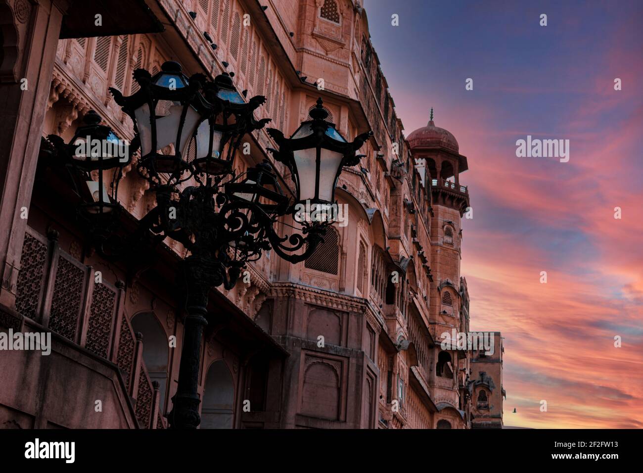 Bei dipinti, arte, monumenti di design, templi, architetture nello stato di storia reale dell'India il grande Rajasthan. Foto Stock