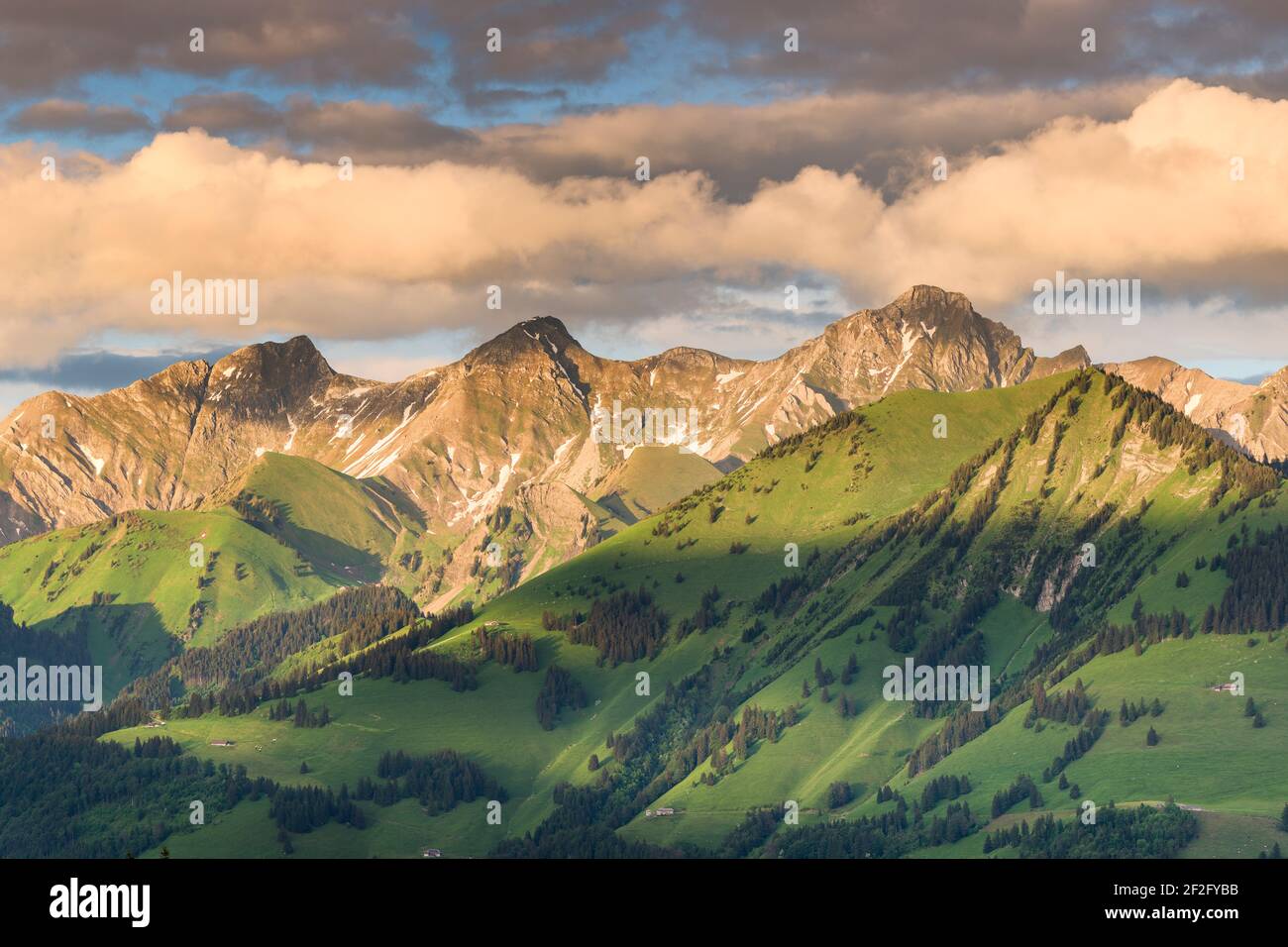 Geografia / viaggio, Svizzera, Friburgo, Haut-Intyamon, Vanil che domina la valle Gruyère, l, diritti aggiuntivi-clearance-Info-non-disponibile Foto Stock