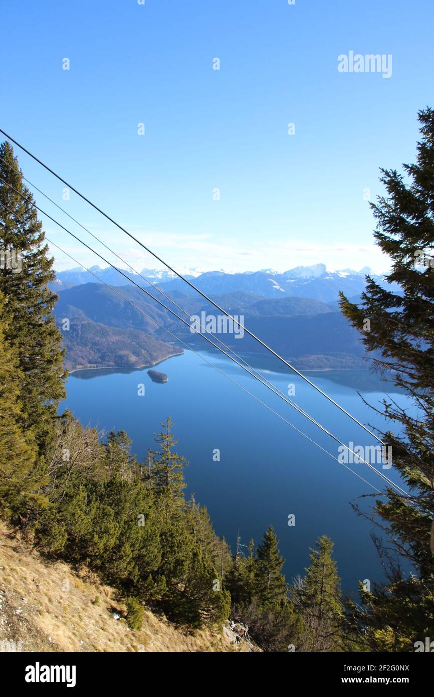 Escursione da Walchensee all'Herzogstand, 1731 m., Prealpi, Germania, Baviera, Alta Baviera, Tölzer Land, vista atmosferica del Walchensee Foto Stock