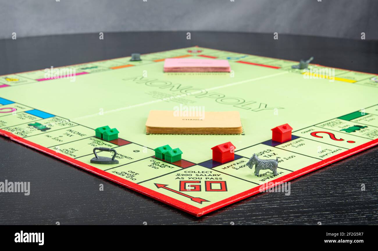 Passare andare su un consiglio di monopolio Foto Stock Passare andare su un consiglio di monopolio Foto Stock