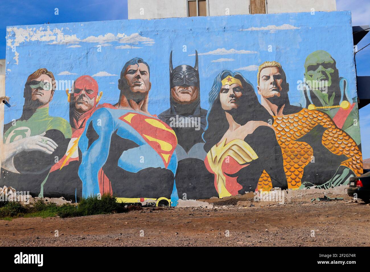 Graffity/ Wandbild: Superhelden, darunter laterna verde, il flash, Superman, Batman e Wonder Woman, la cosa (Das Ding), Hulk, Puerto del Rosario, Fue Foto Stock