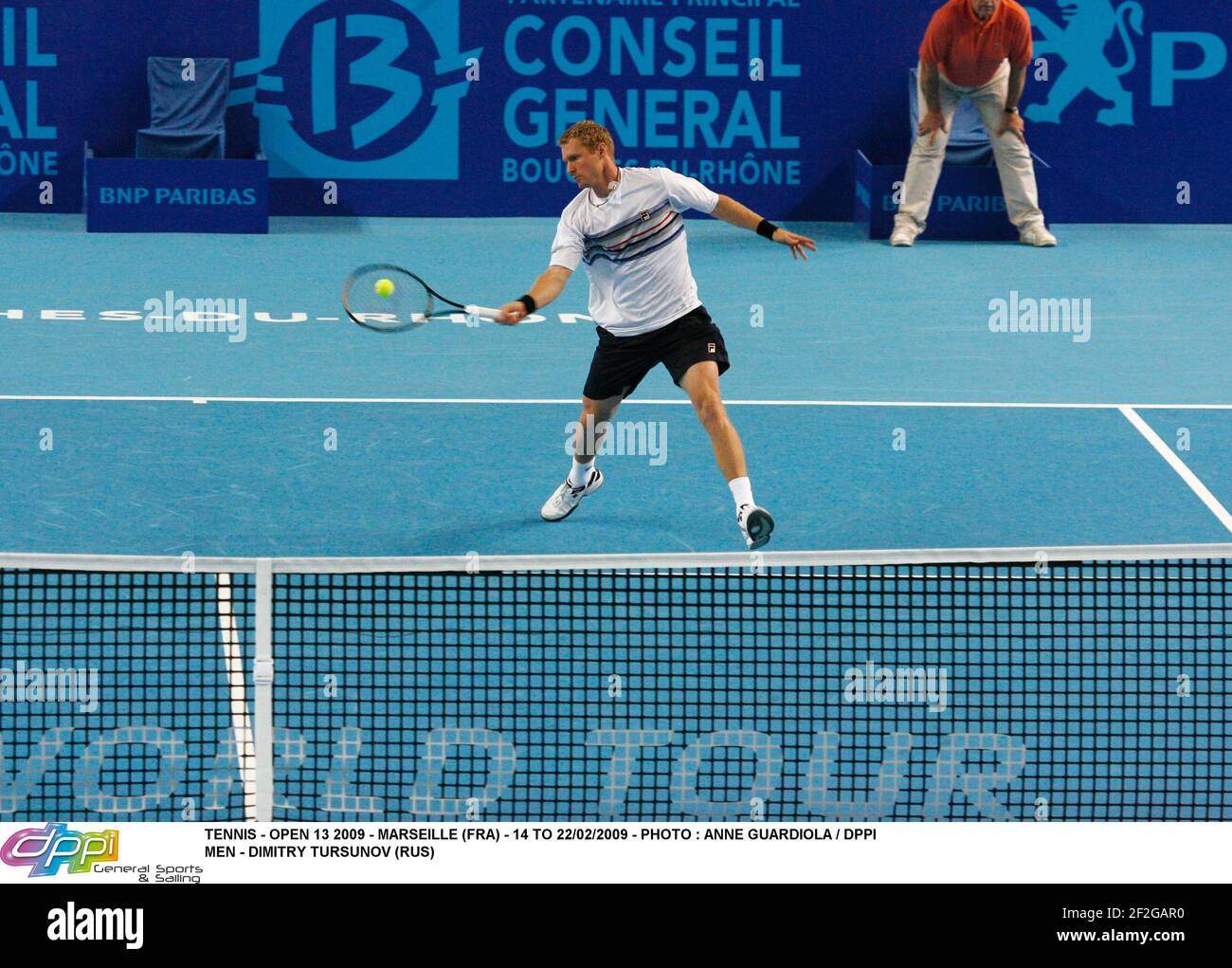 TENNIS - APERTO 13 2009 - MARSIGLIA (FRA) - DAL 14 AL 22/02/2009 - FOTO : ANNE GUARDIOLA / DPPI UOMINI - DIMITRY TURSUNOV (RUS) Foto Stock