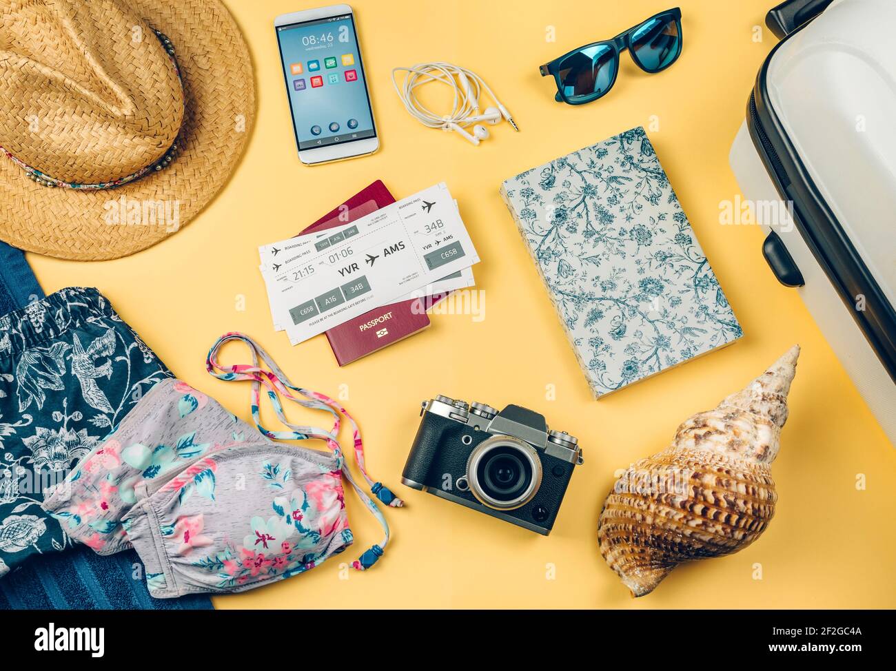 Set con accessori per le vacanze in spiaggia Foto Stock