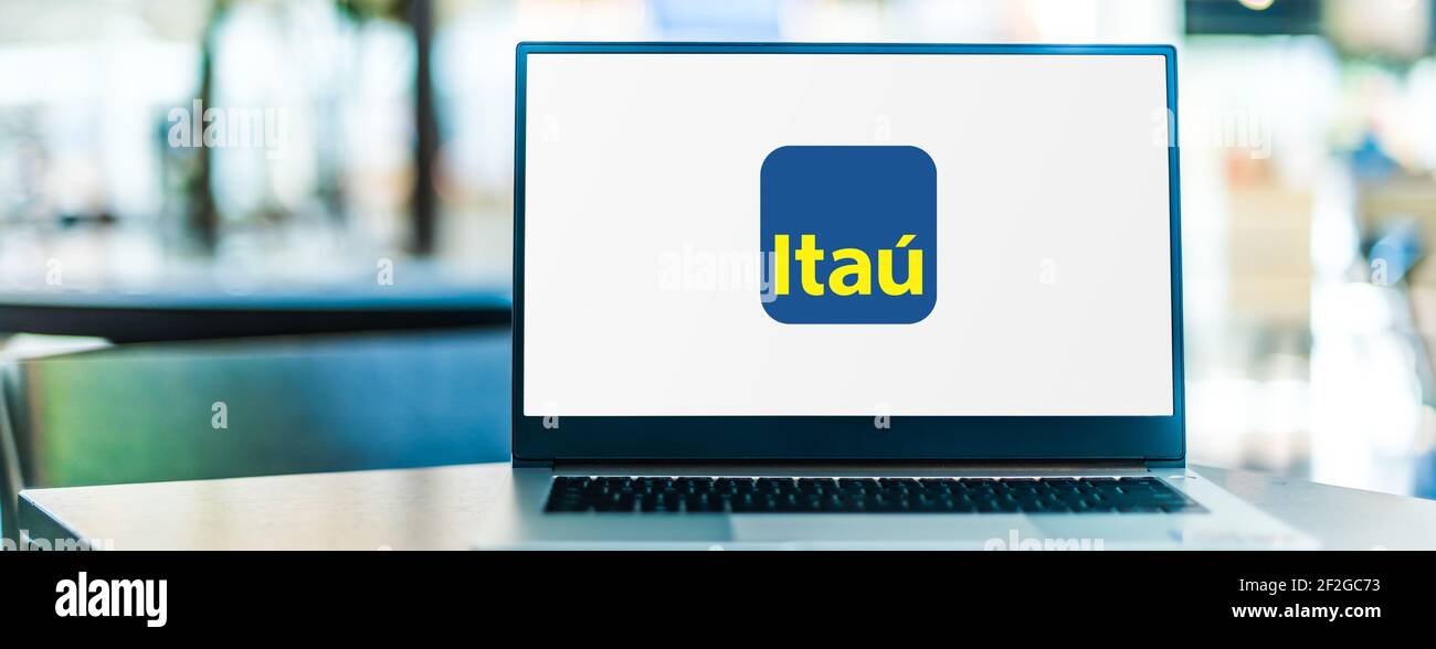 POZNAN, POL - FEB 6, 2021: Computer portatile con il logo di Banco Itau Unibanco, una banca brasiliana quotata pubblicamente con sede a San Paolo, Br Foto Stock