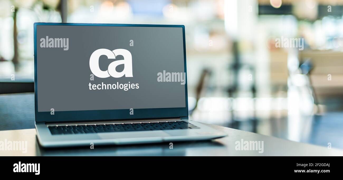 POZNAN, POL - 6 FEBBRAIO 2021: Computer portatile con logo di CA Technologies, una multinazionale americana con sede a New York City Foto Stock