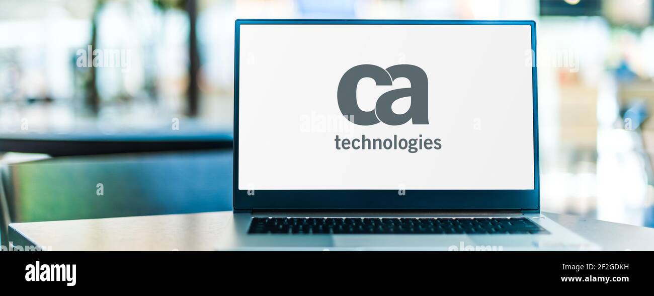 POZNAN, POL - 6 FEBBRAIO 2021: Computer portatile con logo di CA Technologies, una multinazionale americana con sede a New York City Foto Stock