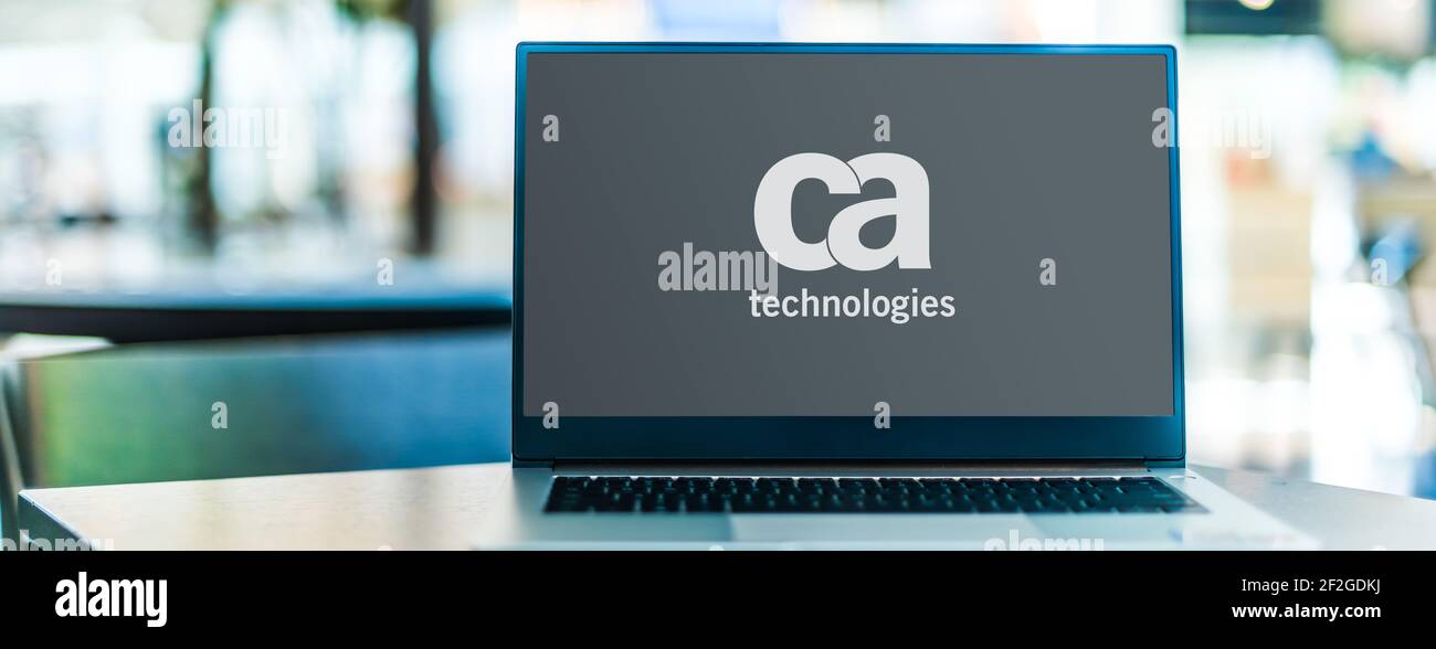 POZNAN, POL - 6 FEBBRAIO 2021: Computer portatile con logo di CA Technologies, una multinazionale americana con sede a New York City Foto Stock