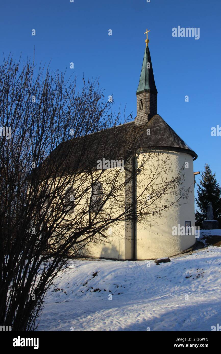 Walk in Eschenlohe, Europa, Germania, Baviera, alta Baviera, Werdenfelser Land, inverno, cappella Nikolaus sulla Vestbühl Foto Stock
