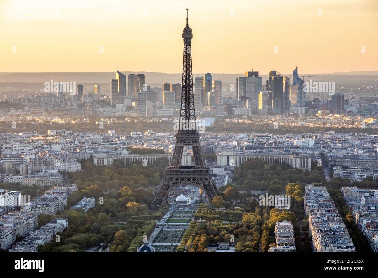 Parigi, Francia - 15 settembre 2019: Vista aerea di Parigi dalla terrazza della torre di Montparnasse Foto Stock
