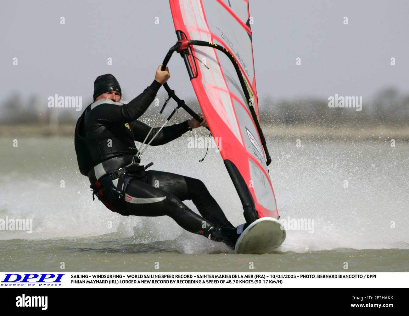 VELA - WINDSURF - MONDO VELOCITÀ DI VELA RECORD - SAINTES MARIES DE LA MER (FRA) - 10/04/2005 - FOTO : BERNARD BIANCOTTO / DPPI FINIAN MAYNARD (IRL) HA REGISTRATO UN NUOVO RECORD REGISTRANDO UNA VELOCITÀ DI 48.70 NODI (90.17 KM/H) Foto Stock