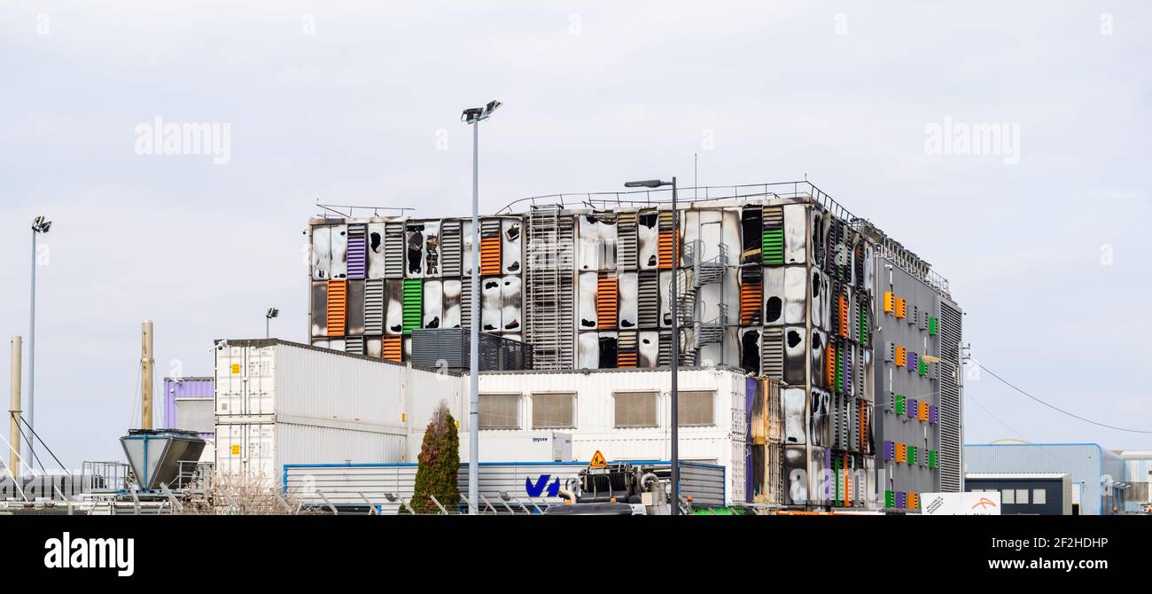 Milioni di siti web offline dopo il fuoco presso i servizi cloud francesi Azienda OVH Cloud a Strasburgo, Francia Foto Stock