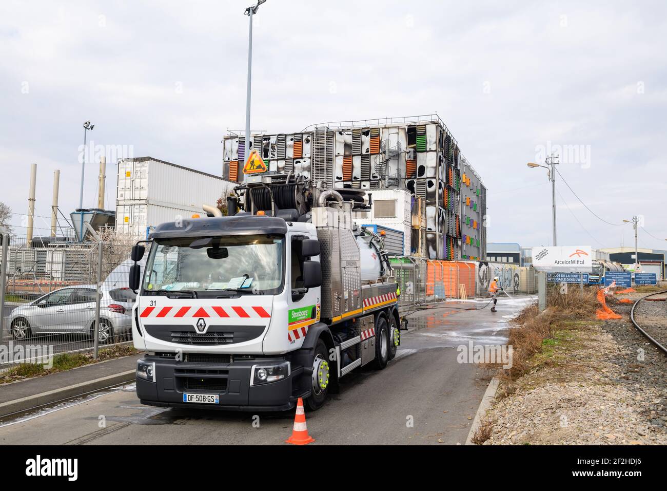 Milioni di siti web offline dopo il fuoco presso i servizi cloud francesi Azienda OVH Cloud a Strasburgo, Francia Foto Stock