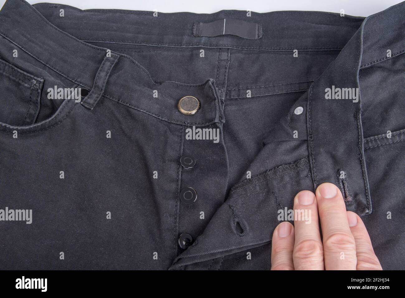 Pantaloni Black Fly con bottoni e mano Foto Stock