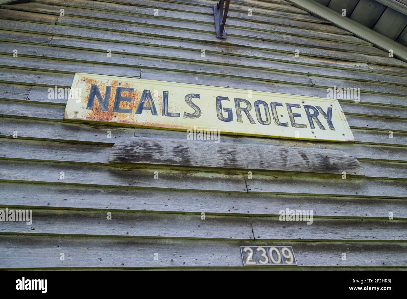 Negozio di alimentari Old, wood, Rural Neals. In Maces Spring, Hiltons, Virginia. Foto Stock