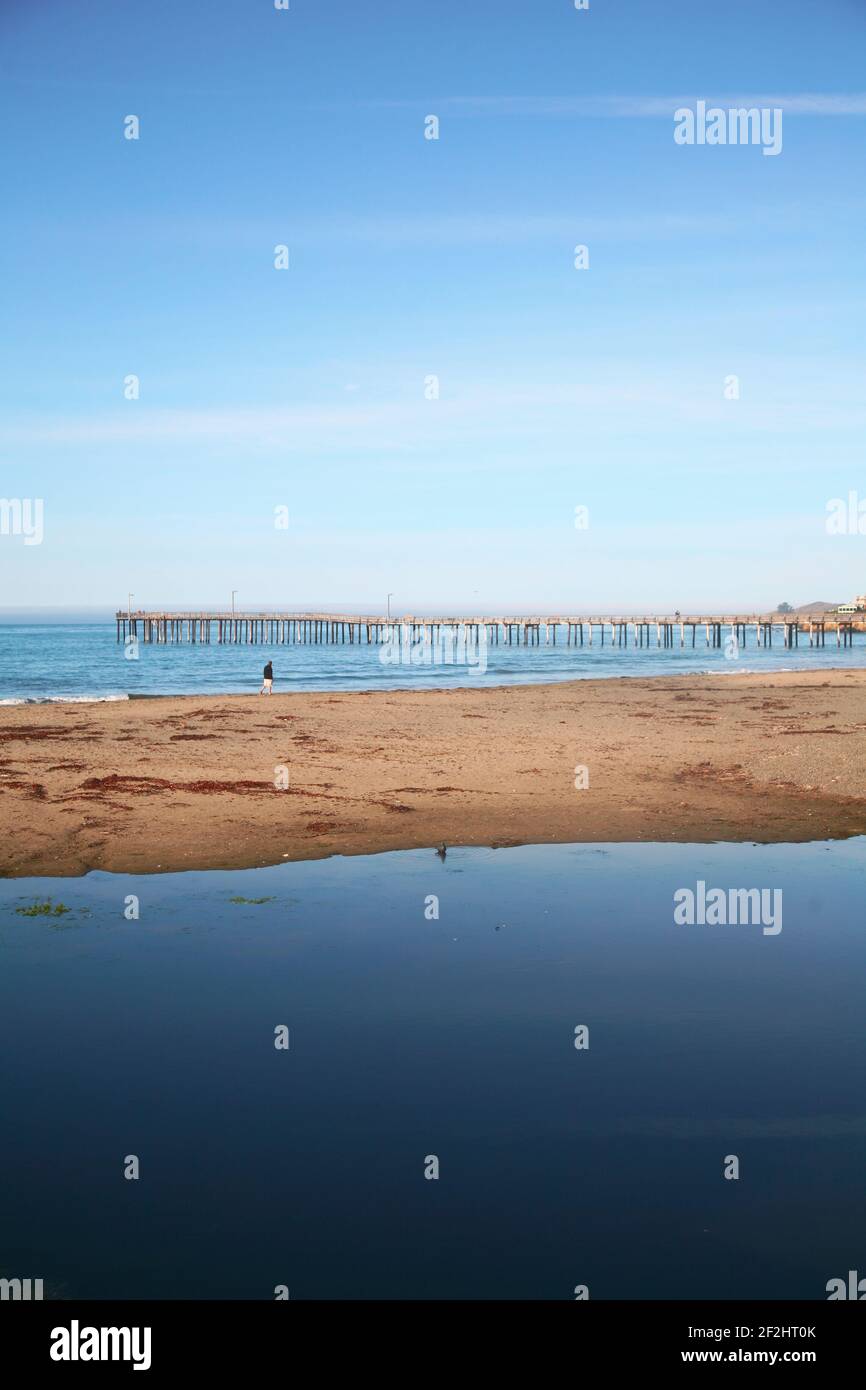 Il lungomare lungo l'affascinante città costiera di Cayucos Foto Stock